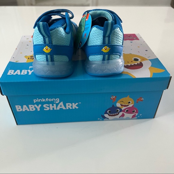 Nickelodeon Baby Shark Toddler Boys' Sneakers,Light up , Sz: 6 , end 10 - Picture 3 of 9